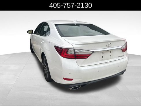 Used 2016 Lexus ES 350 w/ Luxury Package w/Wood Trim FWD image 4