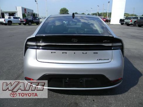 Used 2024 Toyota Prius Prime FWD image 3
