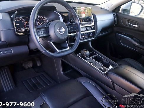 Used 2022 Nissan Pathfinder SL w/ SL Premium Package image 11