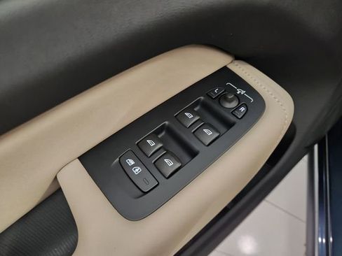 New 2026 Volvo XC60 B5 Plus w/ Climate Package image 23