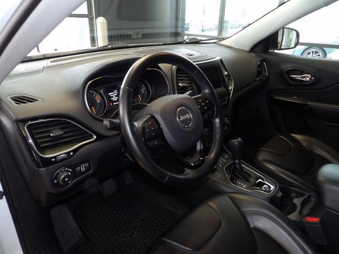 Used 2020 Jeep Cherokee Latitude Plus image 24