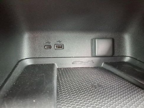 Used 2025 Chevrolet Traverse LT w/ Driver Confidence Package image 26