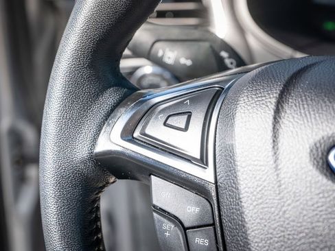 Used 2024 Ford Edge Titanium image 17