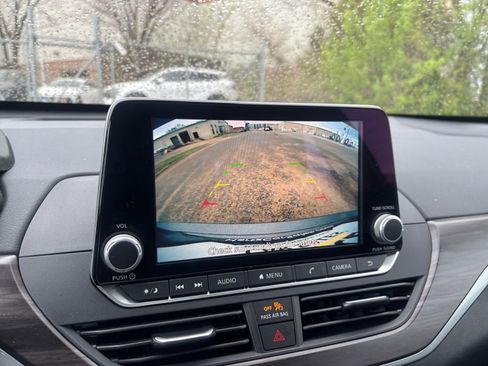 Used 2025 Nissan Altima 2.5 SV FWD image 24