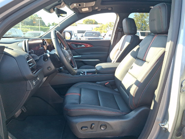 Used 2026 Chevrolet Traverse RS AWD/4WD image 2