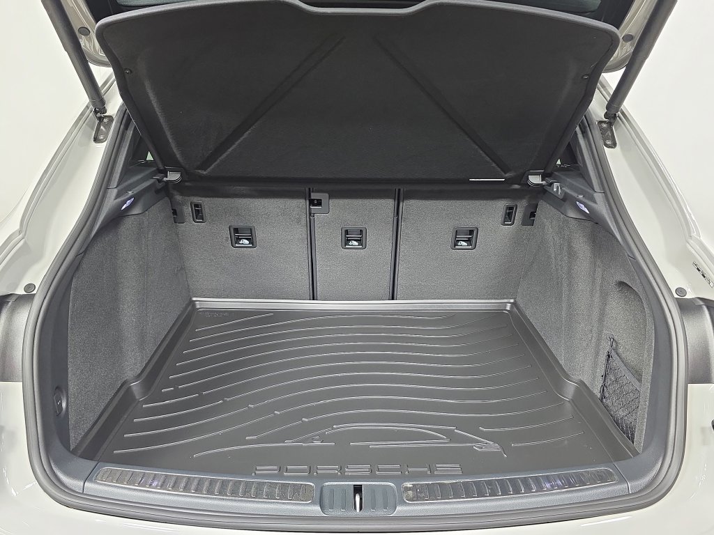 Certified 2026 Porsche Macan AWD/4WD image 25