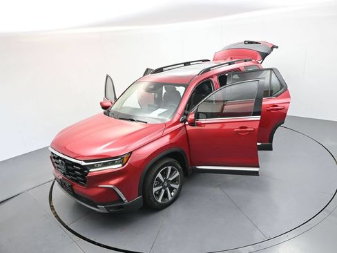 Used 2025 Honda Pilot Touring image 35