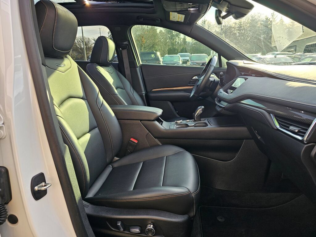 Used 2019 Cadillac XT4 Sport w/ Driver Awareness Package AWD/4WD image 7