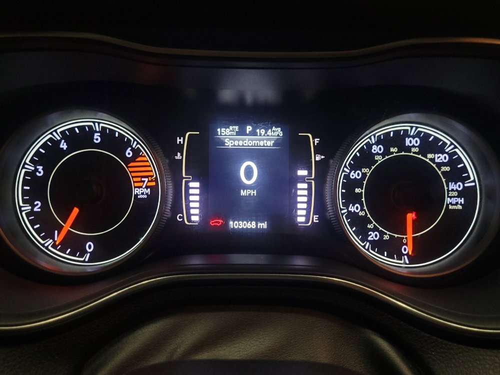 Used 2019 Jeep Cherokee Latitude Plus AWD/4WD image 23