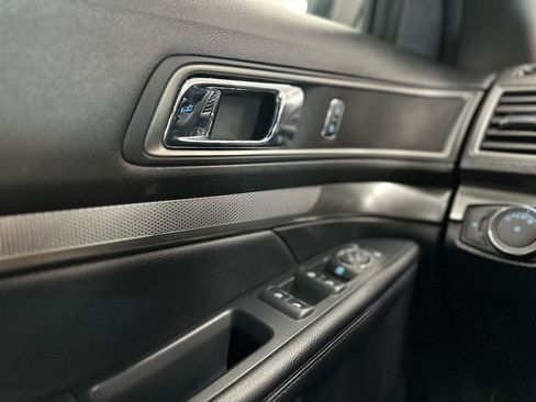 Used 2019 Ford Explorer XLT FWD image 24