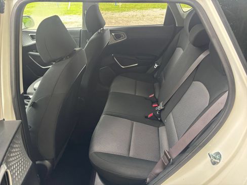 Used 2025 Kia Soul LX w/ LX Technology Package FWD image 24