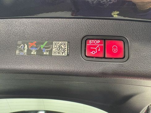 Used 2025 Mercedes-Benz GLC 350e GLC 350e w/ AMG Line image 35