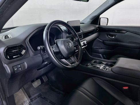 Used 2023 Honda Pilot TrailSport image 9