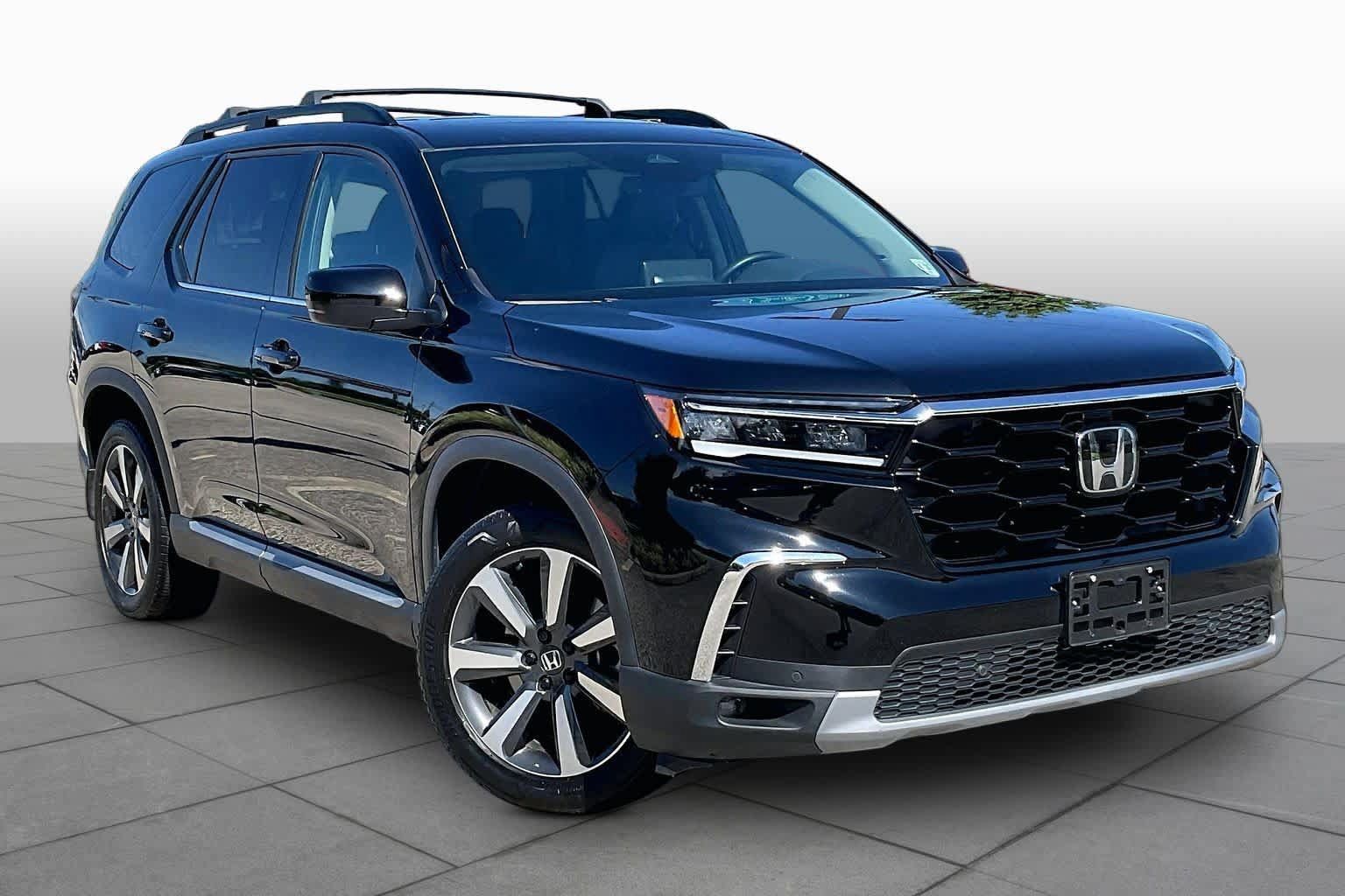 Used 2023 Honda Pilot Touring image 3