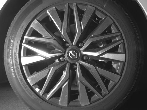 Used 2025 Nissan Altima 2.5 SV FWD image 13