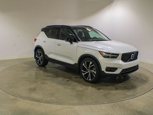Used 2022 Volvo XC40 T5 R-Design w/ Climate Package AWD/4WD image 7