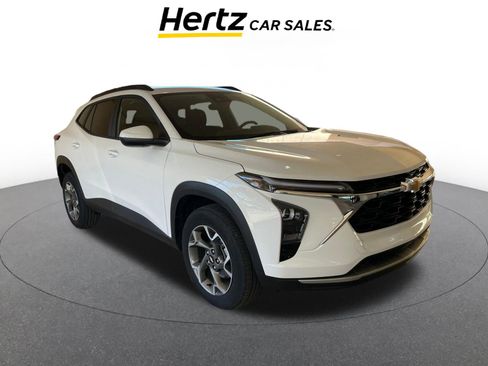 Used 2025 Chevrolet Trax LT image 1