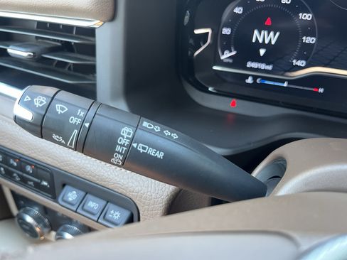 Used 2024 GMC Yukon XL Denali w/ Denali Reserve Package AWD/4WD image 18