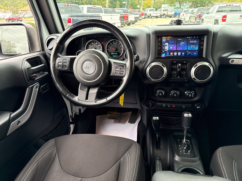 Used 2018 Jeep Wrangler Unlimited Sahara w/ Connectivity Group AWD/4WD image 11