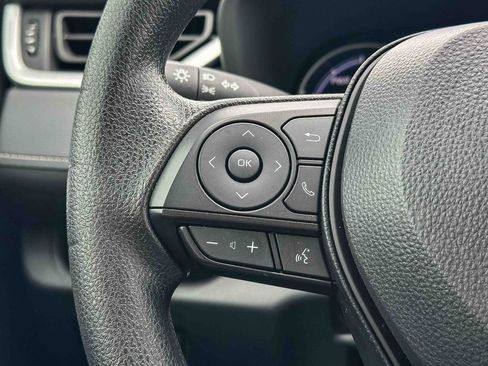 Used 2025 Toyota RAV4 LE image 28