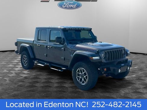 Used 2025 Jeep Gladiator Rubicon w/ Safety Group AWD/4WD image 8