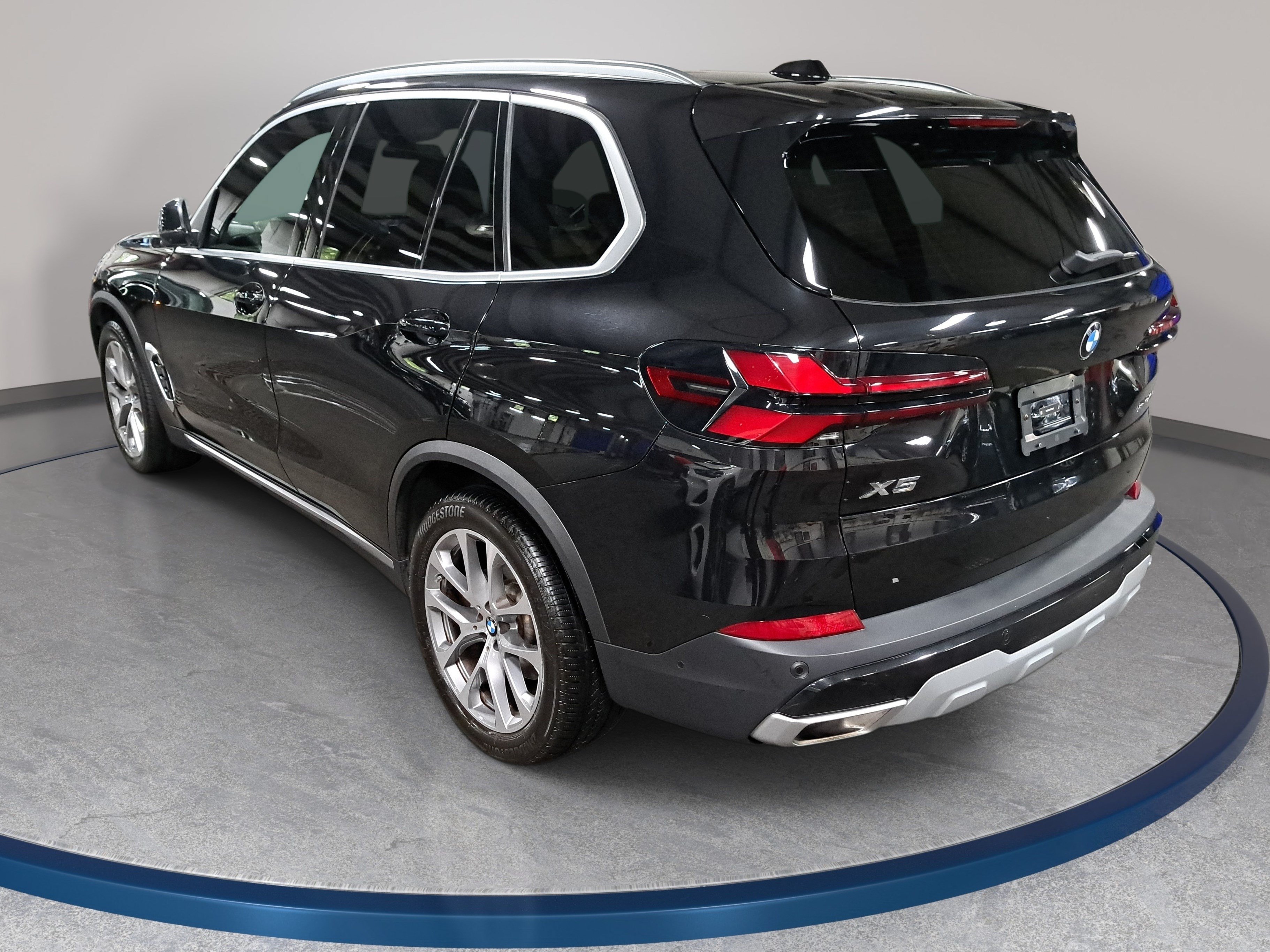 Certified 2024 BMW X5 xDrive40i w/ Parking Assistance Package AWD/4WD image 8