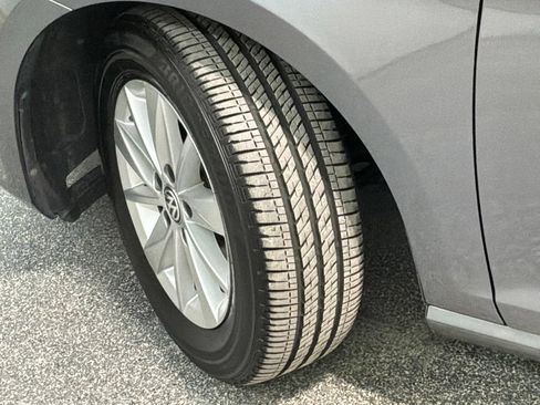 Used 2016 Volkswagen Golf S FWD image 32