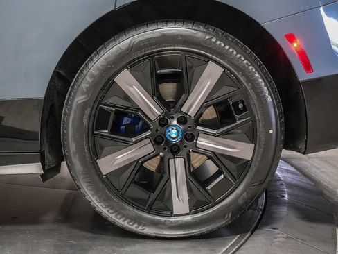 Used 2023 BMW iX xDrive50 w/ Sport Package AWD/4WD image 11
