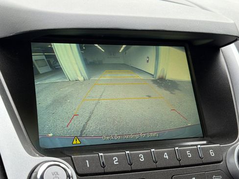 Used 2017 Chevrolet Equinox LT w/ Convenience Package image 18