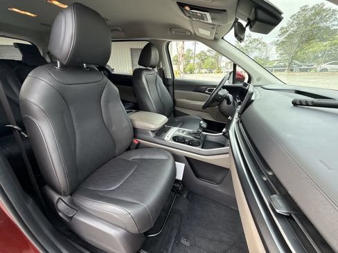 Used 2026 Kia Carnival FWD image 26