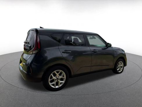 Used 2025 Kia Soul LX w/ LX Technology Package FWD image 12