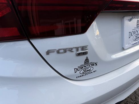 Used 2022 Kia Forte Sedan image 9