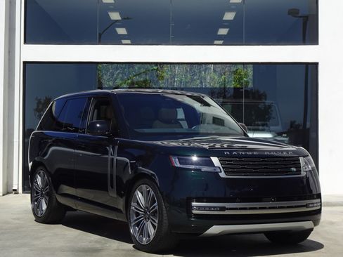 Used 2025 Land Rover Range Rover SE AWD/4WD image 9
