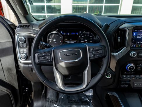 Used 2023 GMC Sierra 2500 Denali w/ Denali Black Diamond Edition image 16