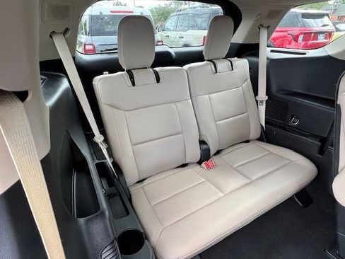 Used 2022 Ford Explorer Limited w/ Equipment Group 301A image 18