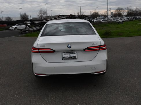 Used 2024 BMW 530i xDrive w/ Convenience Package image 5