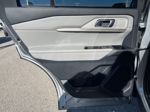 Used 2025 Ford Explorer Active w/ Active Comfort Package image 17