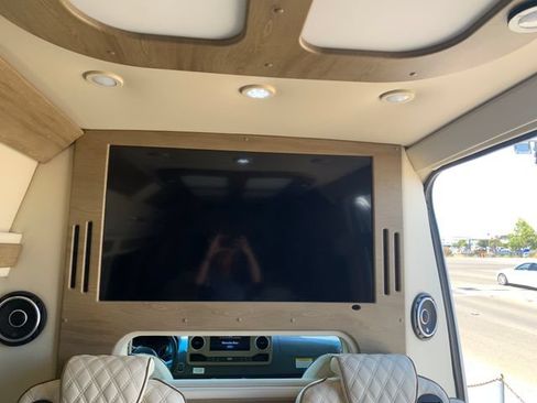 Used 2022 Mercedes-Benz Sprinter 3500 image 40
