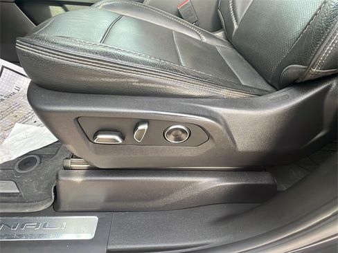 Used 2024 GMC Sierra 3500 Denali w/ Denali Reserve Package image 22