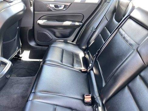Used 2021 Volvo S60 T5 Momentum FWD image 14