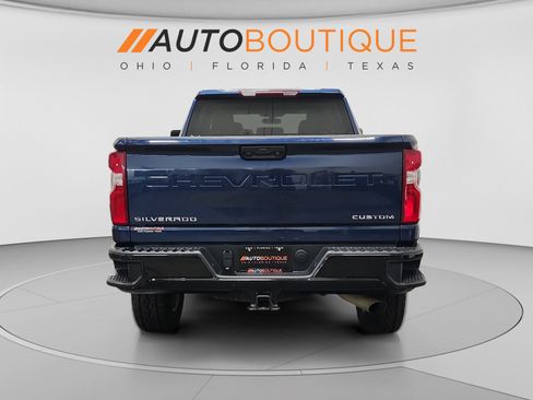 Used 2021 Chevrolet Silverado 2500 Custom w/ Custom Value Package AWD/4WD image 4