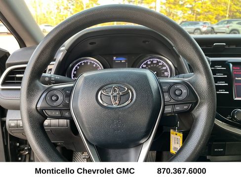 Used 2018 Toyota Camry LE image 11