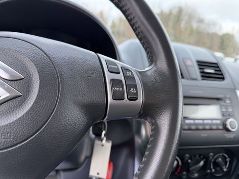 Used 2011 Suzuki SX4 Premium image 16