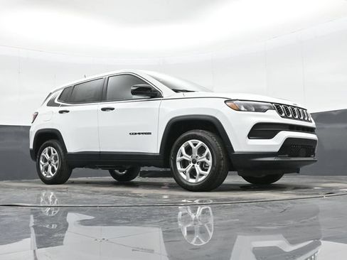 Used 2025 Jeep Compass Sport w/ Mopar Graphics Package AWD/4WD image 41