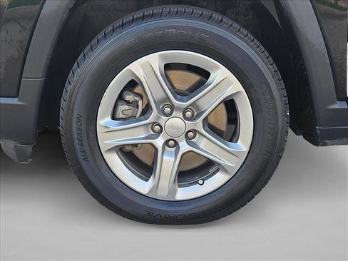 Used 2024 Jeep Compass Latitude AWD/4WD image 23