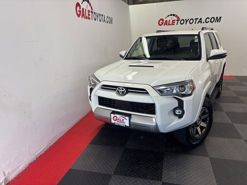 Used 2024 Toyota 4Runner TRD Off-Road Premium image 2