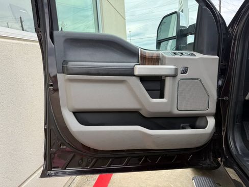 Used 2019 Ford F150 Lariat w/ Equipment Group 502A Luxury AWD/4WD image 17