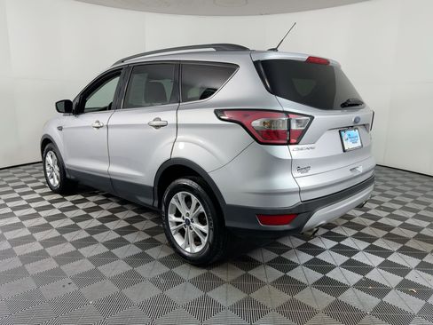 Used 2017 Ford Escape SE w/ Equipment Group 201A image 2
