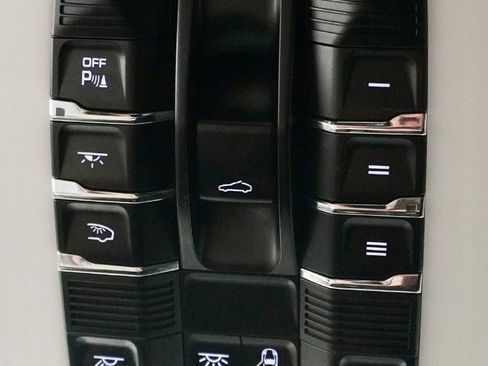 Used 2018 Porsche Macan AWD/4WD image 60