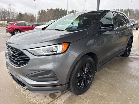 Certified 2023 Ford Edge SE w/ Black Appearance Package image 3